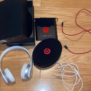 Beats solo 2 wireless